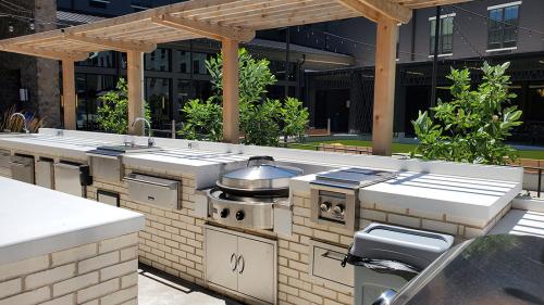 Thrive at Montvale outdoor diningPike Construction, LLC